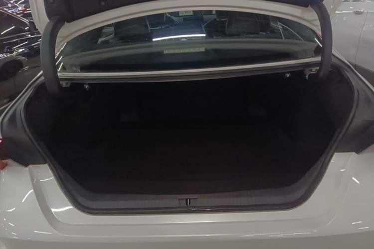 Used Toyota Avalon 2023 2.0L Luxury Edition Trunk