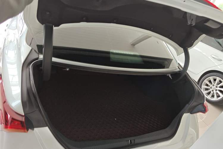 Used Toyota Avalon 2023 2.0L Premium Edition Trunk