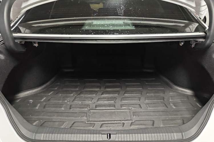 Used Toyota Avalon 2023 Dual-Engine 2.5L Luxury Edition Trunk