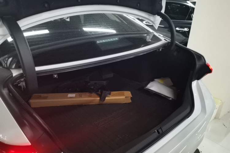 Used Toyota Avalon 2023 2.0L Premium Edition Trunk