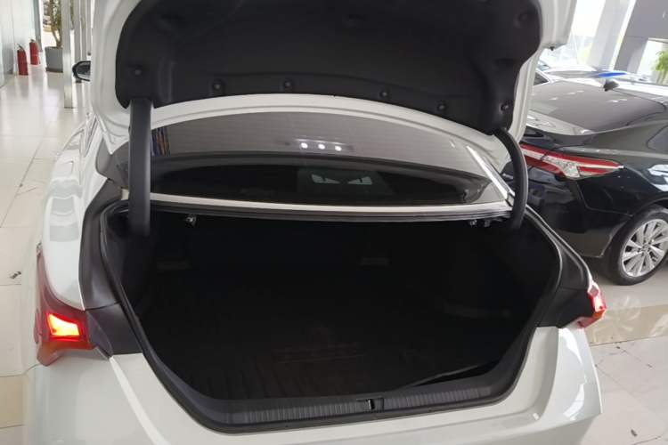 Used Toyota Avalon 2023 2.5L Luxury Edition Trunk