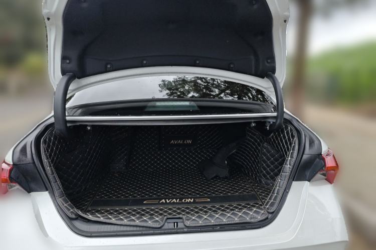 Used Toyota Avalon 2023 Dual-Engine 2.5L Luxury Edition Trunk