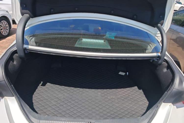 Used Toyota Avalon 2023 2.0L Progressive Edition Trunk