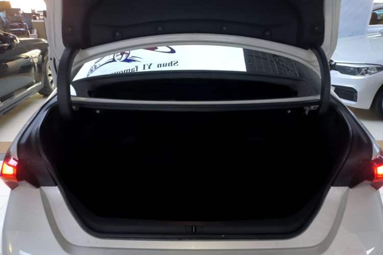 Used Toyota Avalon 2023 Dual-Engine 2.5L Luxury Edition Trunk