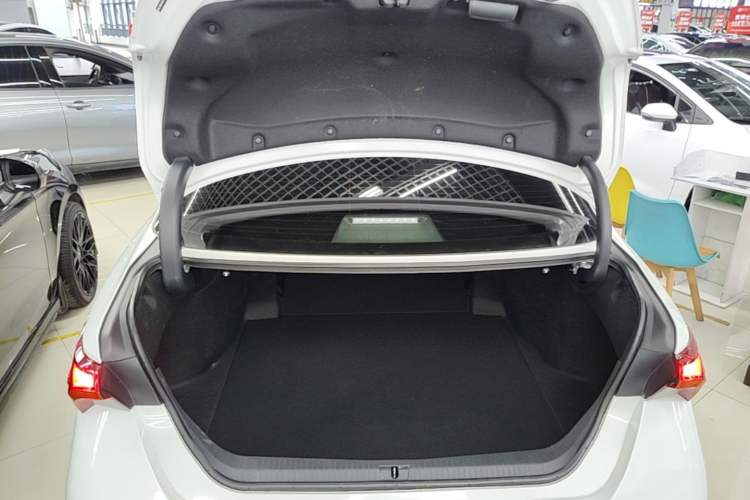 Used Toyota Avalon 2023 2.0L XLE Deluxe Edition Trunk