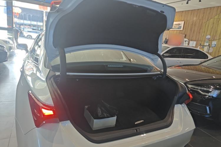 Used Toyota Avalon 2023 2.0L Premium Edition Trunk