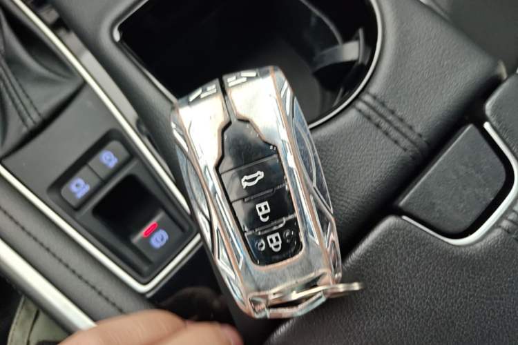 Used Toyota Avalon 2023 2.0L Premium Edition Vehicle Key