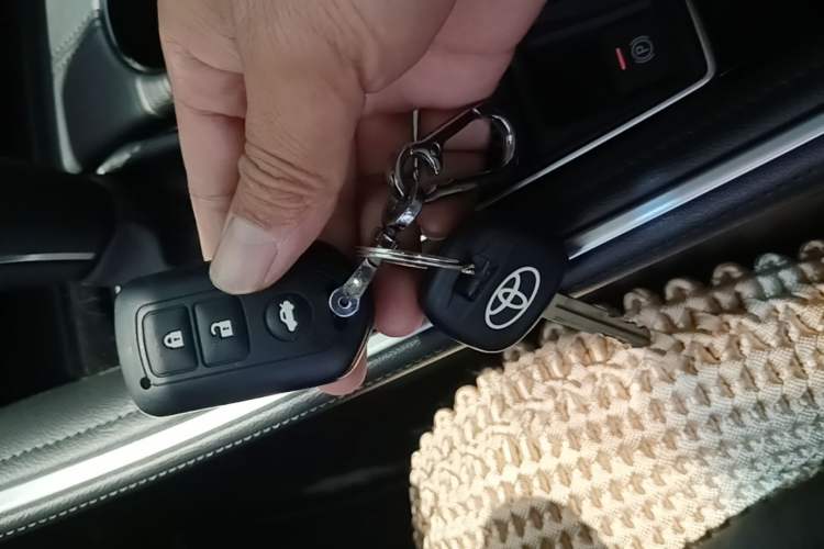 Used Toyota Avalon 2023 Dual-Engine 2.5L Luxury Edition Vehicle Key