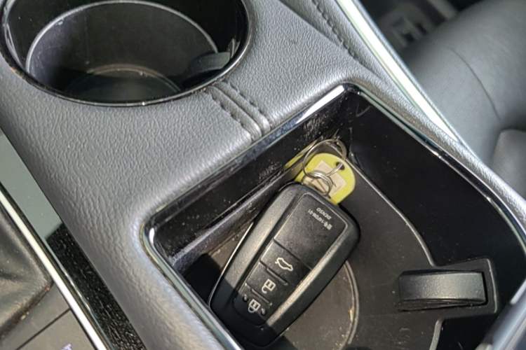 Used Toyota Avalon 2023 2.5L Luxury Edition Vehicle Key