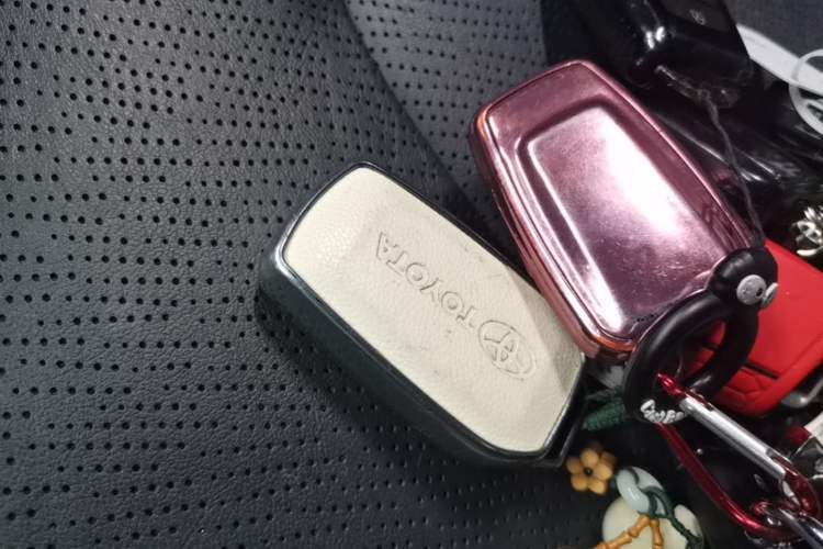 Used Toyota Avalon 2023 2.0L Premium Edition Vehicle Key