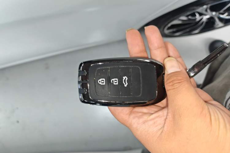 Used Toyota Avalon 2023 2.0L Progressive Edition Vehicle Key