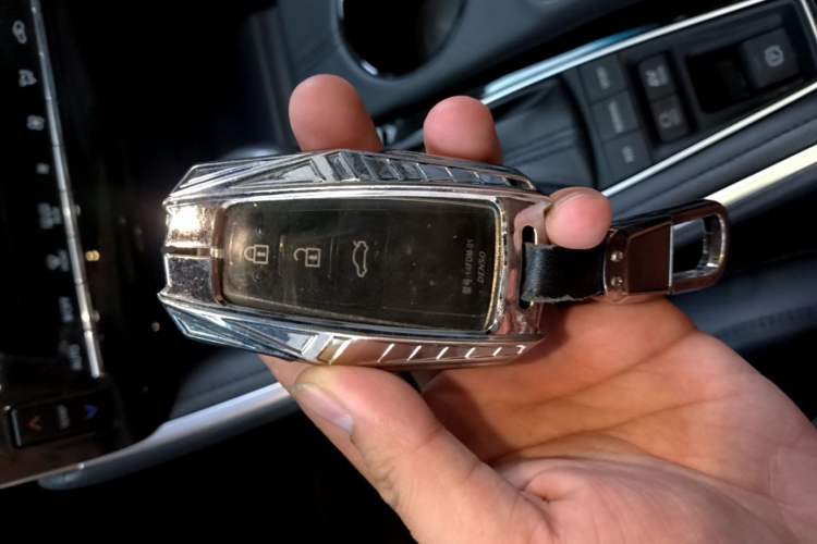 Used Toyota Avalon 2023 Dual-Engine 2.5L Luxury Edition Vehicle Key