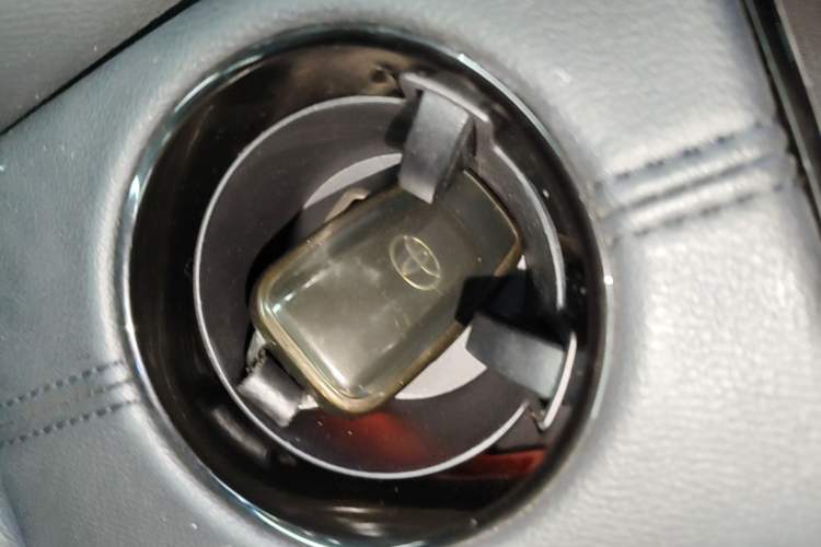 Used Toyota Avalon 2023 2.0L XLE Deluxe Edition Vehicle Key