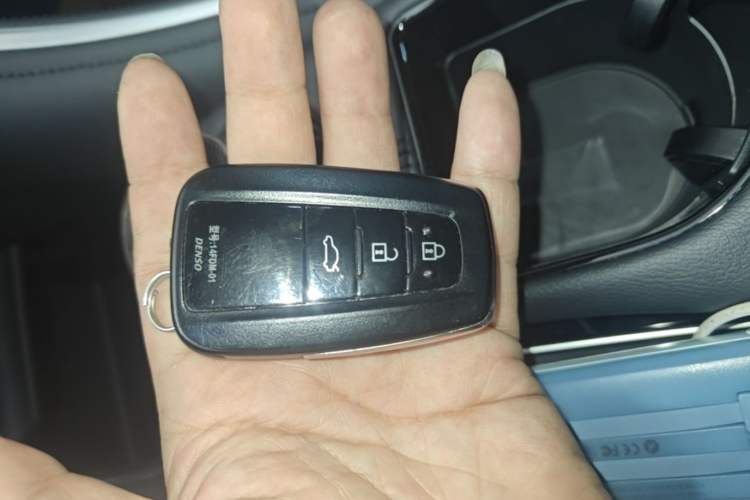 Used Toyota Avalon 2023 2.0L Premium Edition Vehicle Key