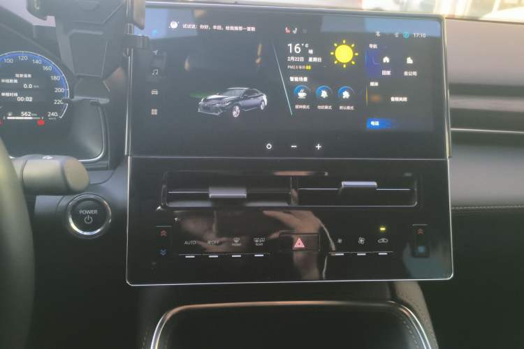 Used Toyota Avalon 2024 Dual-Motor 2.0L Luxury Edition Audio And AC Panel