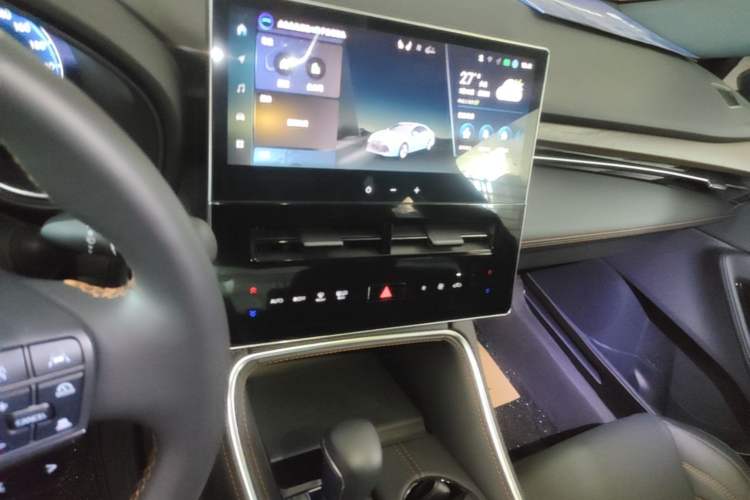Used Toyota Avalon 2024 Dual-Motor 2.0L Premium Edition Audio And AC Panel