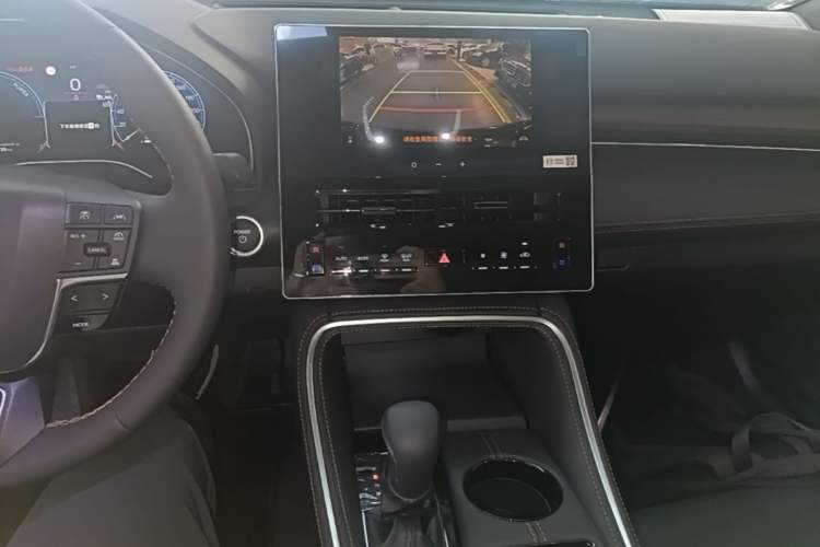 Used Toyota Avalon 2024 Dual-Motor 2.0L Luxury Edition Audio And AC Panel