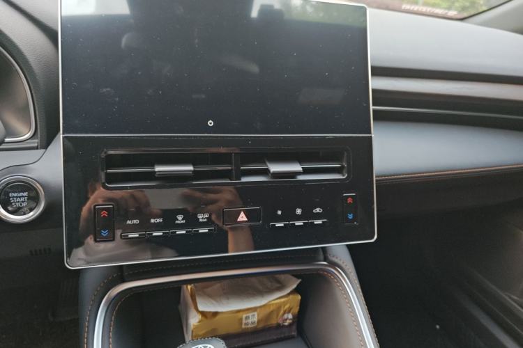 Used Toyota Avalon 2024 2.0L Luxury Edition Audio And AC Panel