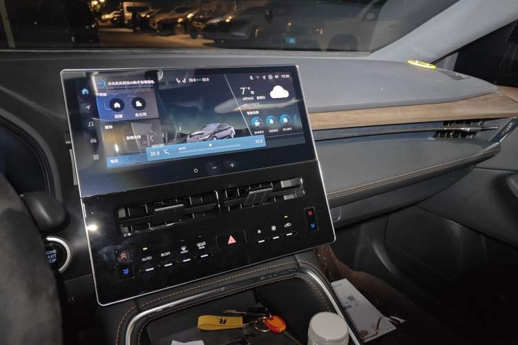 Used Toyota Avalon 2024 2.0L Luxury Edition Audio And AC Panel