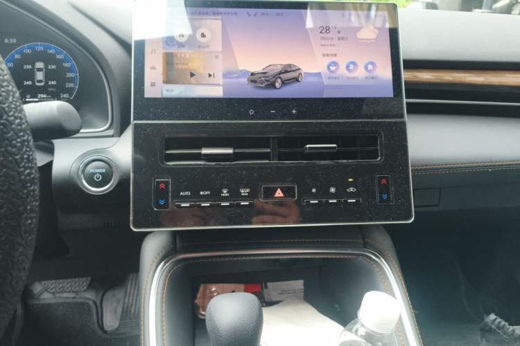 Used Toyota Avalon 2024 Dual-Motor 2.0L Luxury Edition Audio And AC Panel