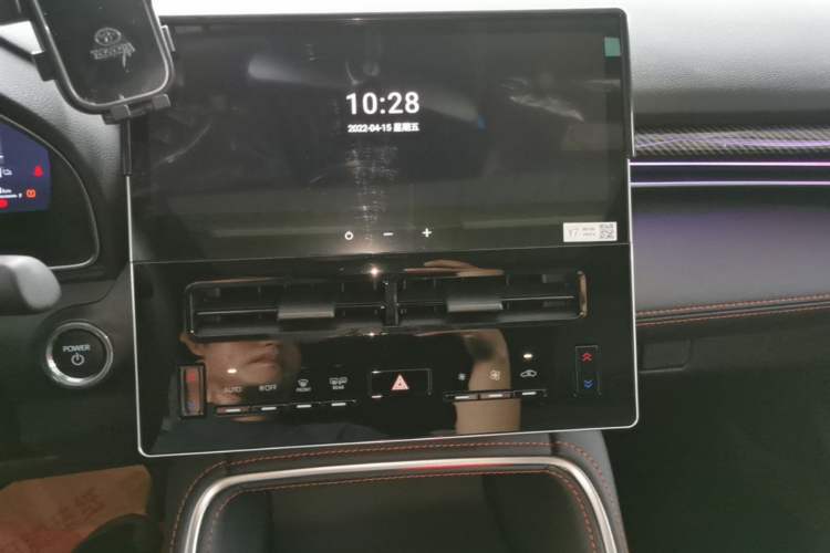 Used Toyota Avalon 2024 Dual-Motor 2.0L Luxury Edition Audio And AC Panel