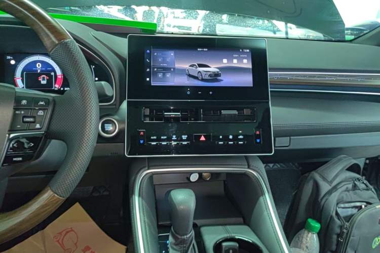 Used Toyota Avalon 2024 2.0L Ambition Edition Audio And AC Panel