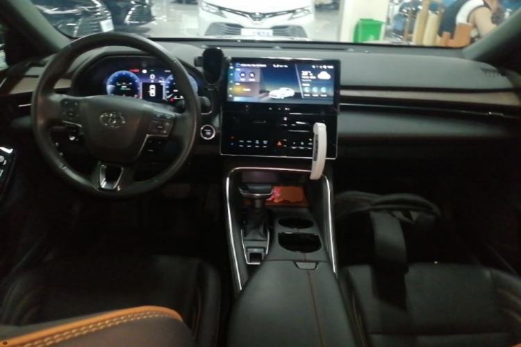 Used Toyota Avalon 2024 Dual-Motor 2.0L Luxury Edition Center Console
