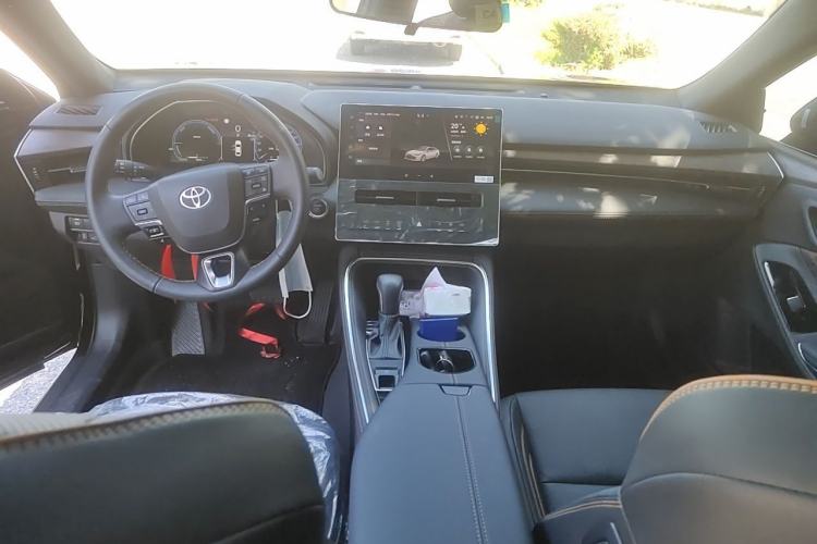 Used Toyota Avalon 2024 Dual-Motor 2.0L Luxury Edition Center Console
