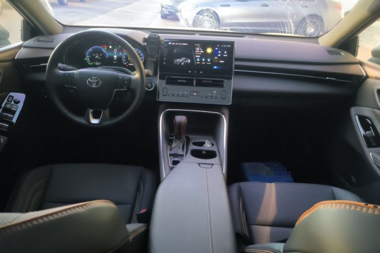 Used Toyota Avalon 2024 Dual-Motor 2.0L Luxury Edition Center Console