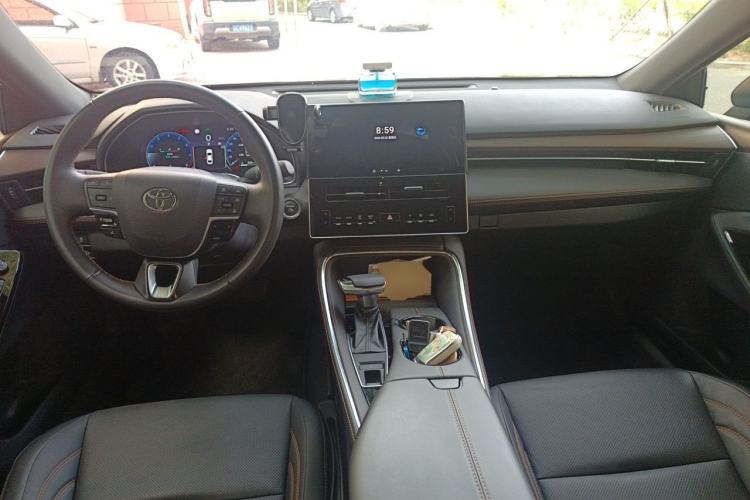 Used Toyota Avalon 2024 Dual-Motor 2.0L Luxury Edition Center Console