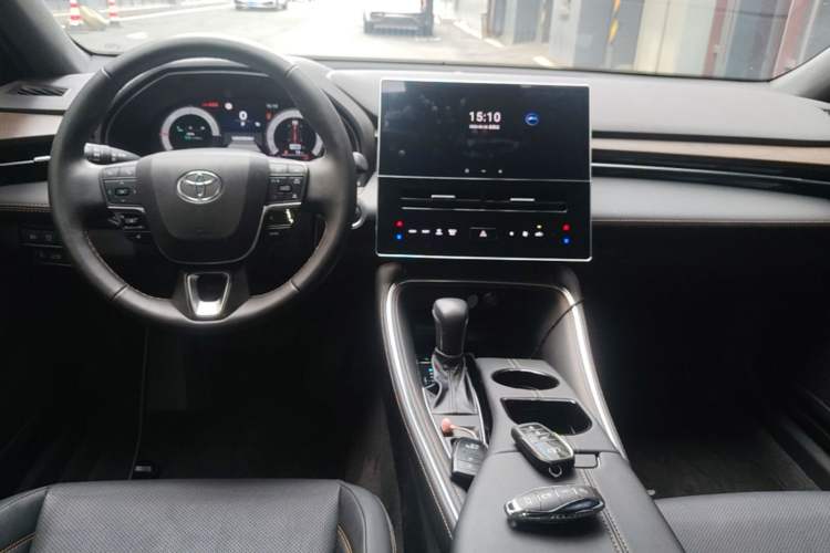Used Toyota Avalon 2024 Dual-Motor 2.0L Premium Edition Center Console