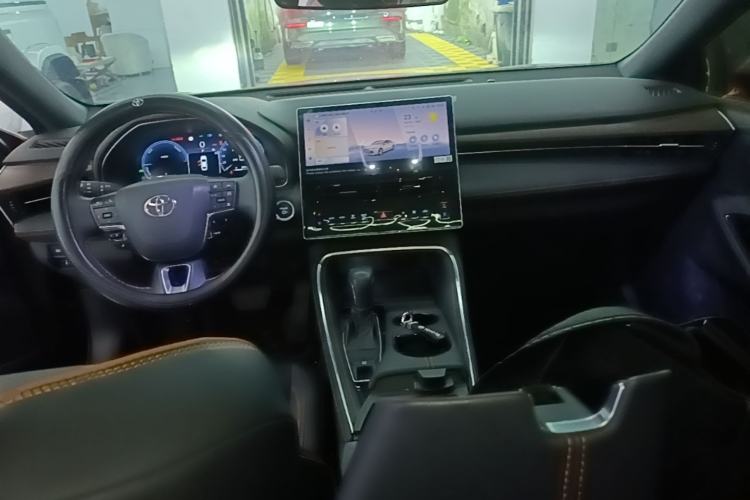 Used Toyota Avalon 2024 Dual-Motor 2.0L Luxury Edition Center Console