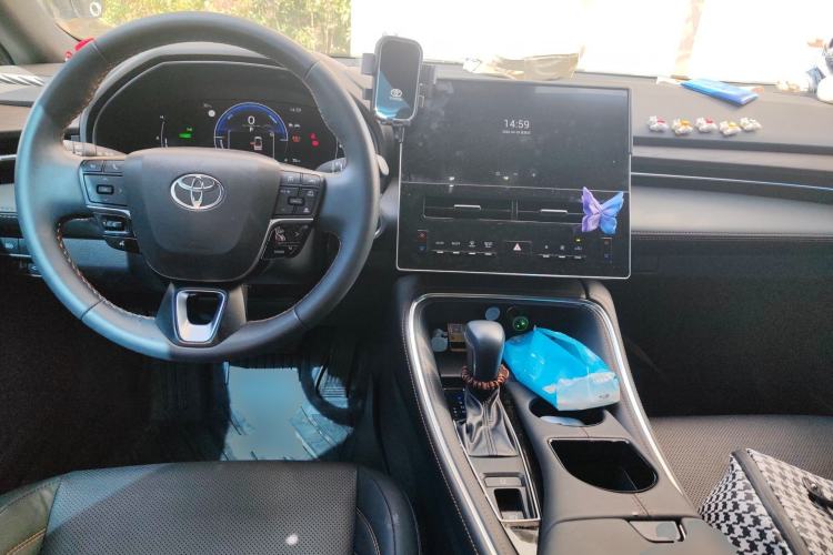Used Toyota Avalon 2024 Dual-Motor 2.0L Premium Edition Center Console