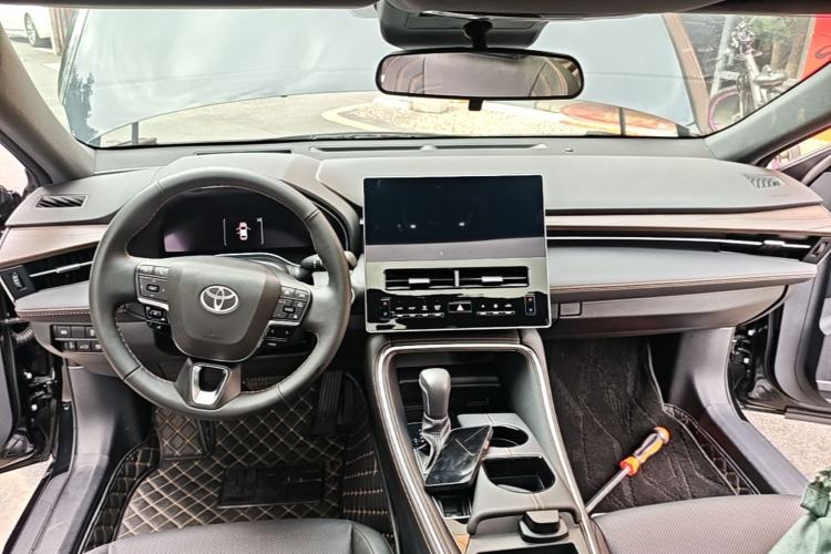 Used Toyota Avalon 2024 Dual-Motor 2.0L Luxury Edition Center Console
