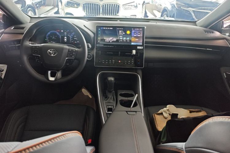 Used Toyota Avalon 2024 Dual-Motor 2.0L Luxury Edition Center Console