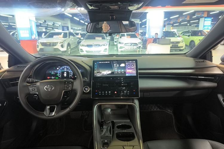 Used Toyota Avalon 2024 Dual-Motor 2.0L Luxury Edition Center Console