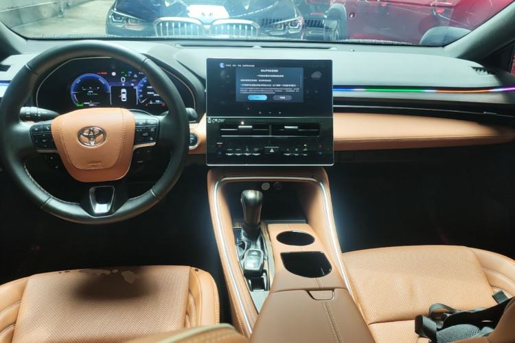 Used Toyota Avalon 2024 Dual-Motor 2.0L Premium Edition Center Console