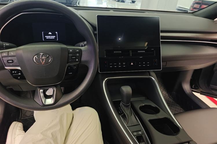 Used Toyota Avalon 2024 2.0L Premium Edition Center Console