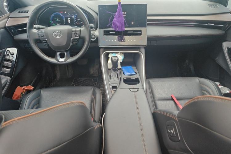 Used Toyota Avalon 2024 Dual-Engine 2.5L XLE Premium Edition Center Console