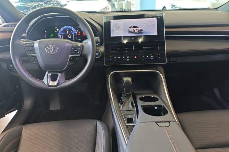 Used Toyota Avalon 2024 Dual-Motor 2.0L Premium Edition Center Console