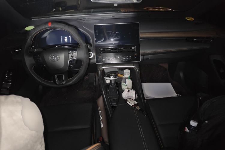 Used Toyota Avalon 2024 2.0L Luxury Edition Center Console