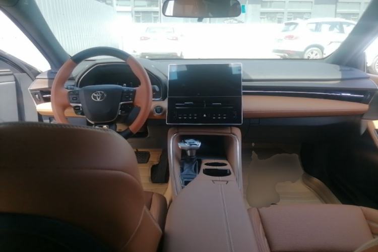 Used Toyota Avalon 2024 2.0L Luxury Edition Center Console