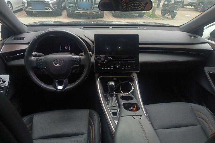Used Toyota Avalon 2024 Dual-Motor 2.0L Premium Edition Center Console
