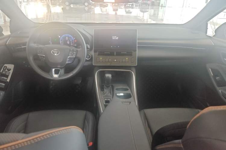 Used Toyota Avalon 2024 2.0L Premium Edition Center Console