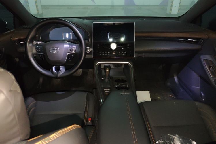 Used Toyota Avalon 2024 Dual-Motor 2.0L Luxury Edition Center Console