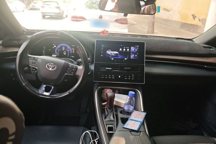 Used Toyota Avalon 2024 Dual-Motor 2.0L Luxury Edition Center Console