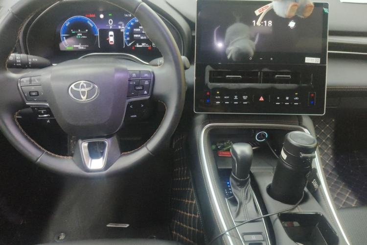 Used Toyota Avalon 2024 Dual-Motor 2.0L Luxury Edition Center Console