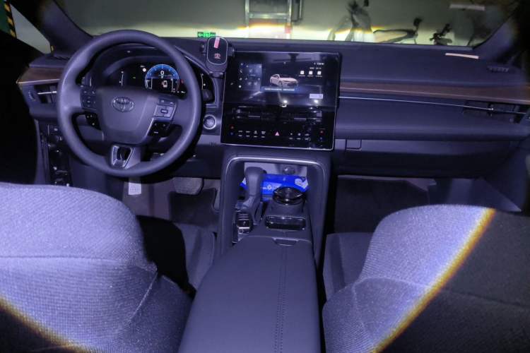 Used Toyota Avalon 2024 2.0L Ambition Edition Center Console