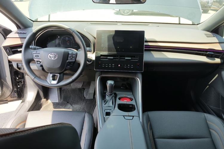 Used Toyota Avalon 2024 Dual-Motor 2.0L Premium Edition Center Console