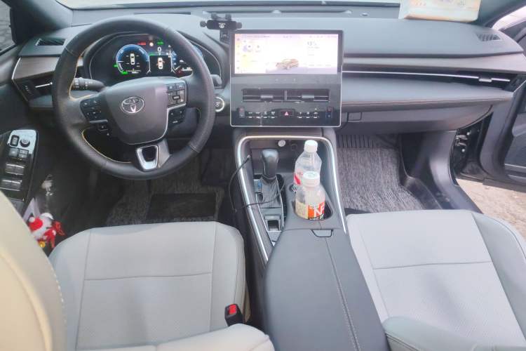 Used Toyota Avalon 2024 Dual-Motor 2.0L Luxury Edition Center Console